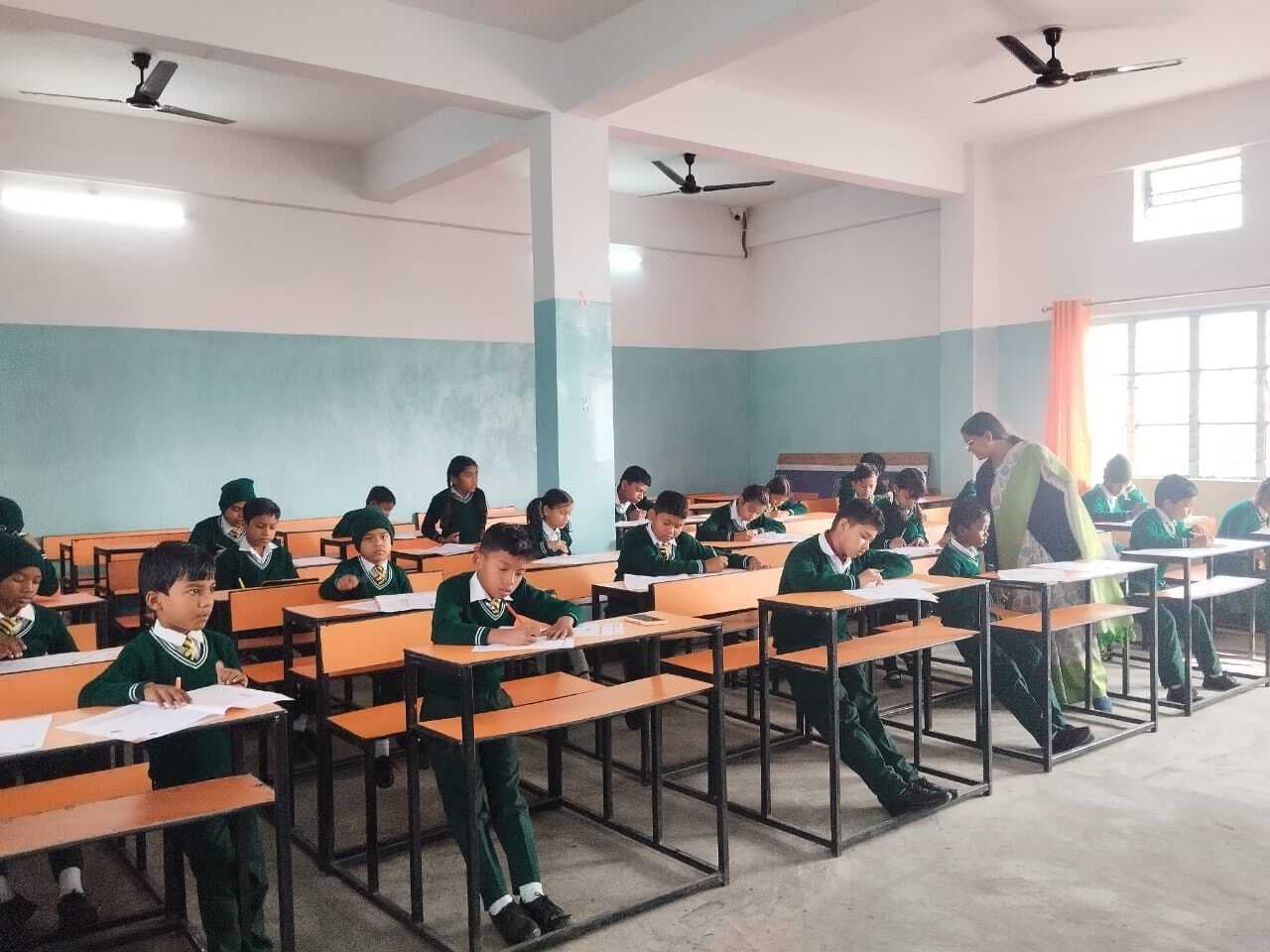 East Singhbhum News : बच्चों ने पहली बार ओएमआर शीट से दी परीक्षा