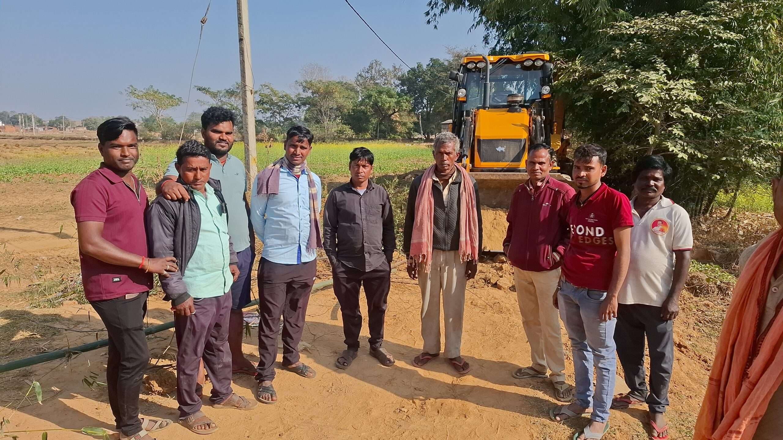 Giridih News :सड़क की भूमि को निजी बताकर जीर्णोद्धार कार्य रोका