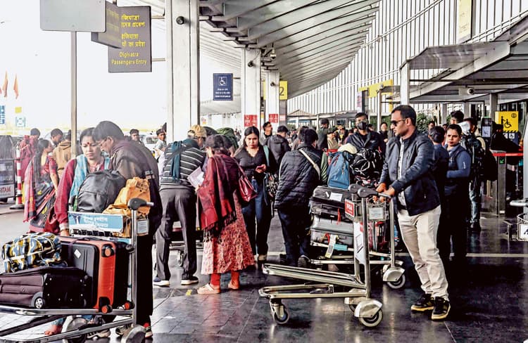 कोलकाता एयरपोर्ट पर भी परेशान रहे यात्री, तीन दिनों में 92 उड़ानें रद्द