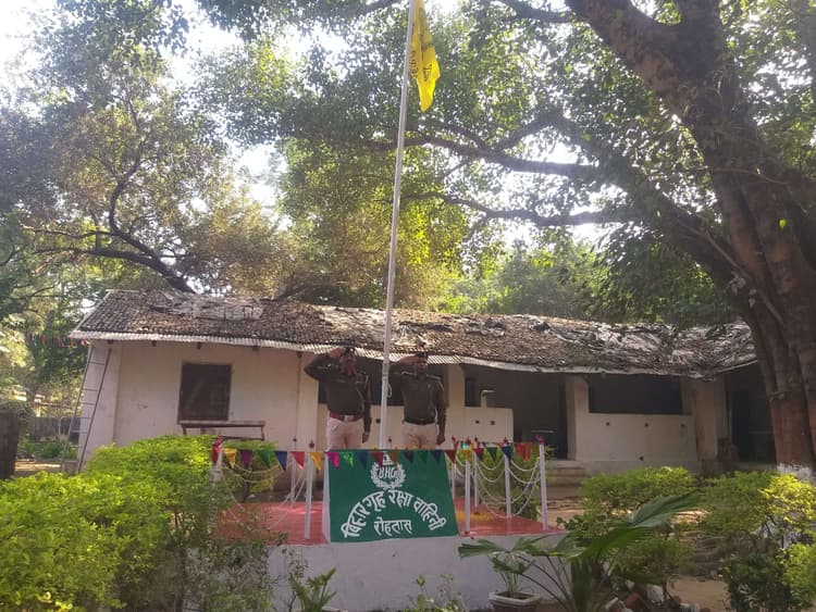 79वां स्थापना दिवस पर गृह रक्षकों ने किया झंडोतोलन