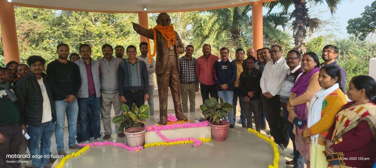 बीडीओ व एलडीएम ने बाबा साहेब को दी श्रद्धांजलि