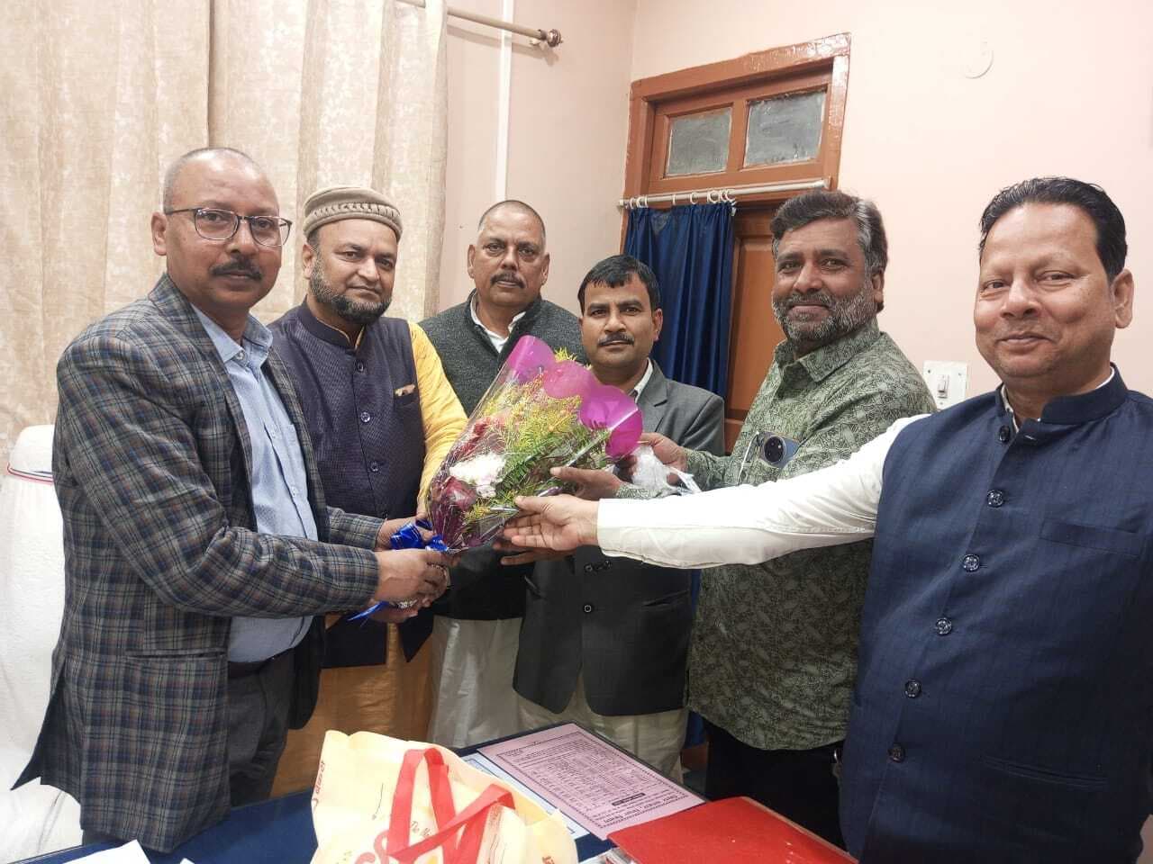 शिक्षक संघ ने डीईओ को दी बधाई