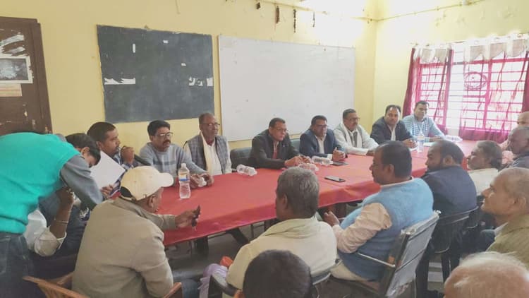 आवंटन कम, किसानों को खाद की समस्या