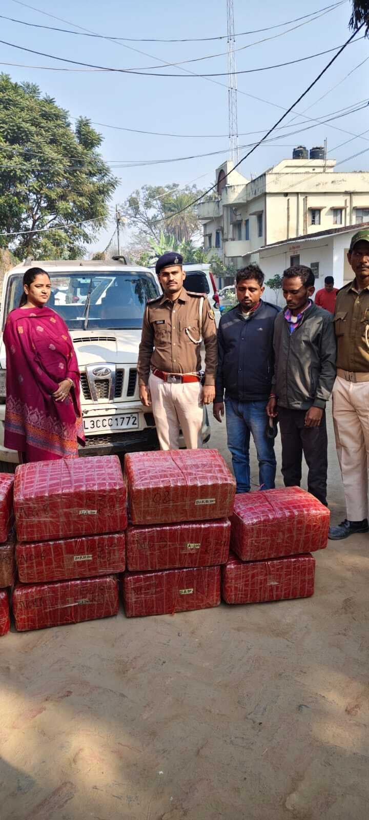 Motihari : छतौनी में 90 लाख के गांजा के साथ स्कार्पियो सवार दो तस्कर गिरफ्तार