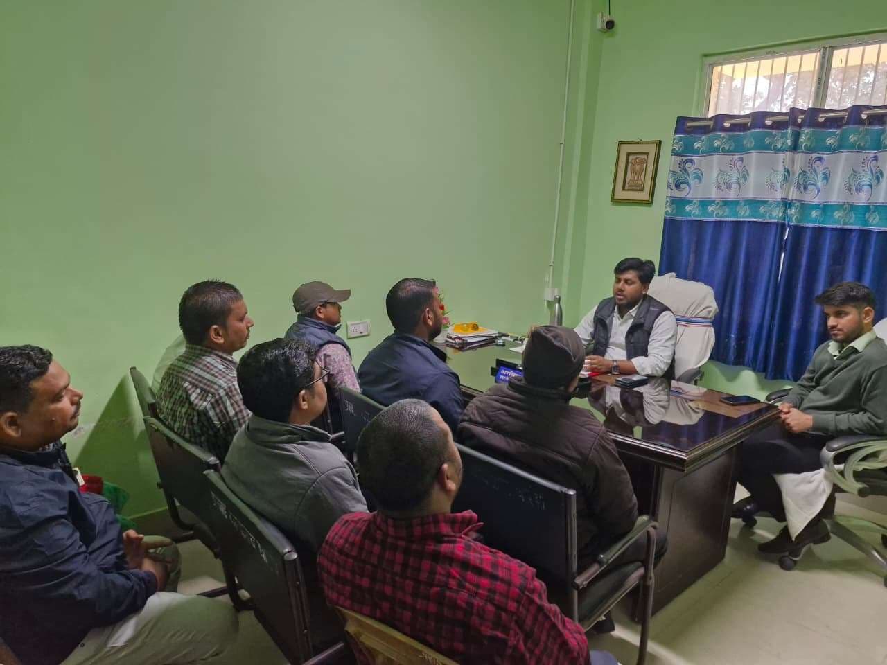 योजनाओं के क्रियान्वयन में तेजी लाना सुनिश्चित करें