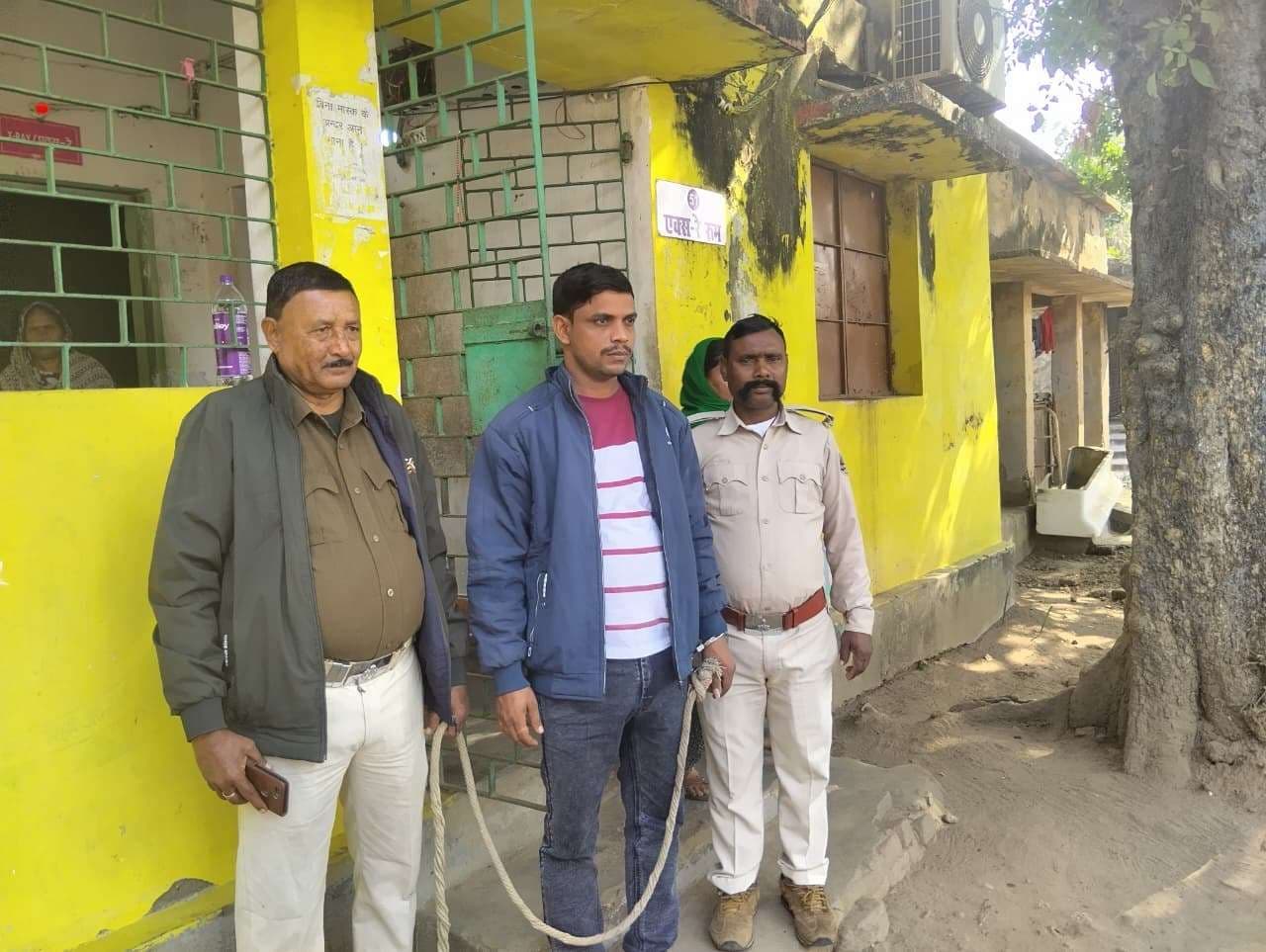 महुआ शराब के साथ तस्कर गिरफ्तार