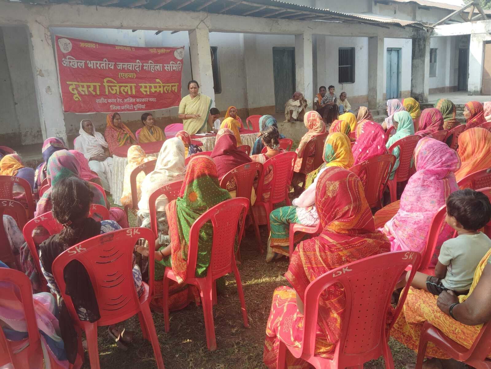 गरीबों के घर उजाड़ रही सरकार : रामपरी