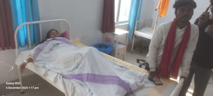 टोटो के धक्के से बाइक चालक दंपती जख्मी