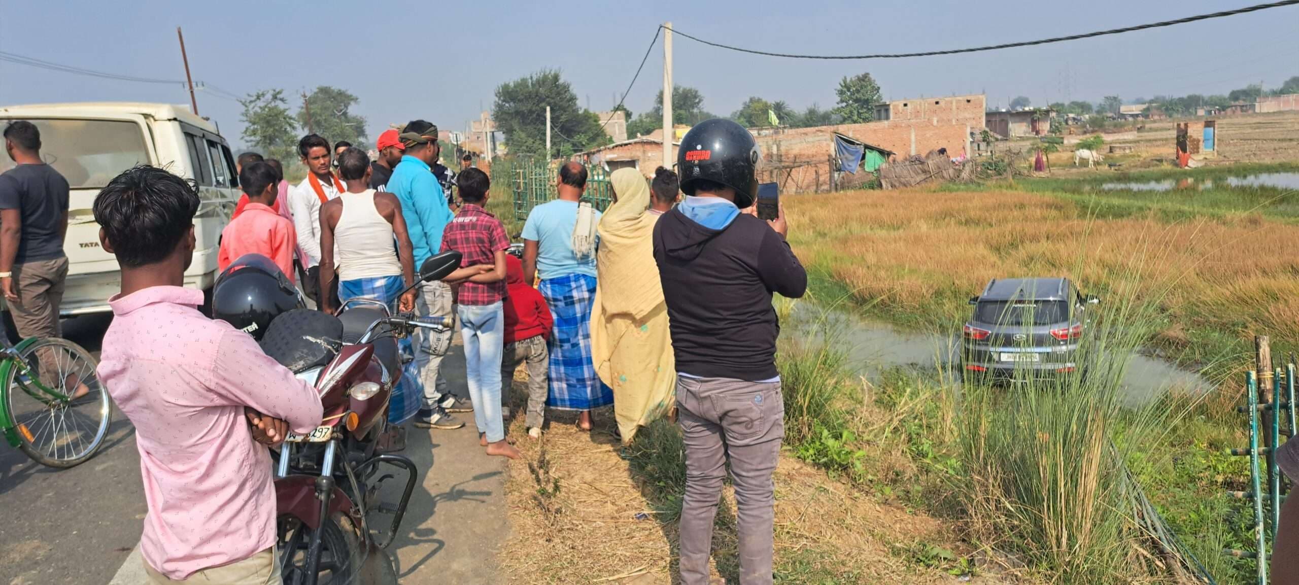 हादसा : कार के धक्के से बाइक चालक घायल