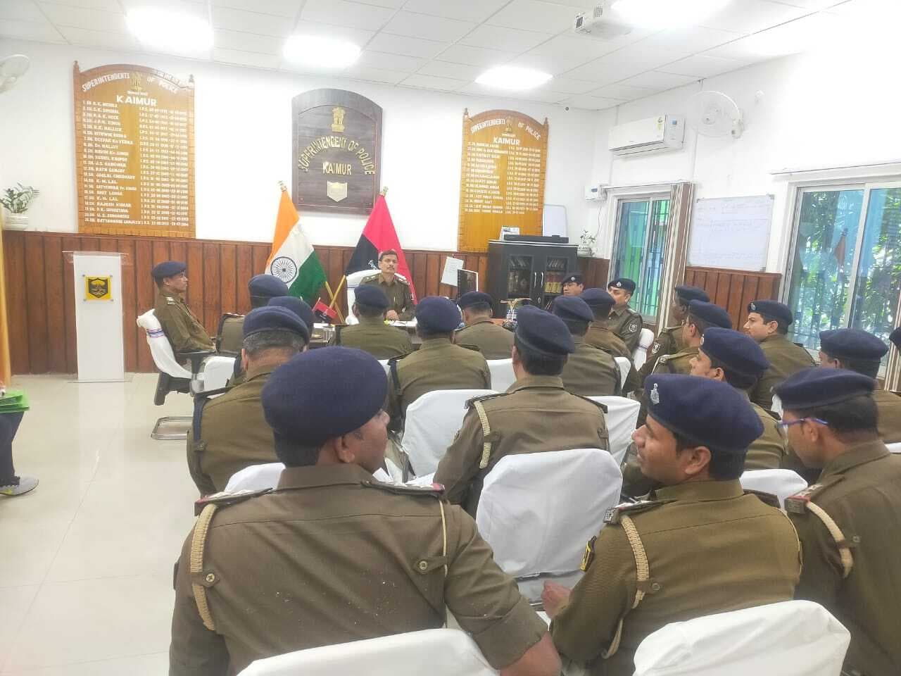 विशेष अभियान चलाकर करें लंबित कांडों के अभियुक्तों की गिरफ्तारी : एसपी