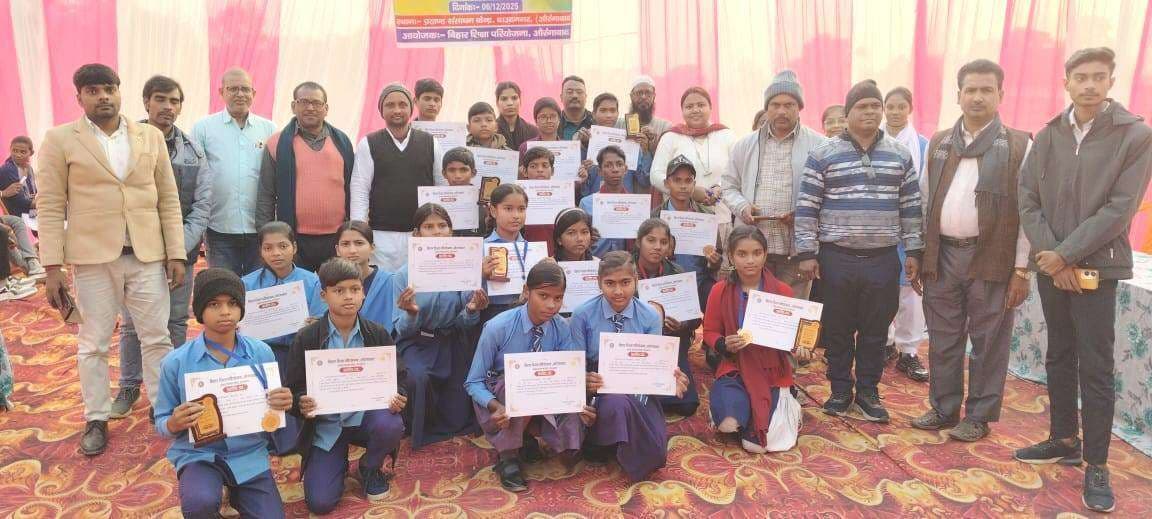 प्रखंड स्तरीय विज्ञान प्रदर्शनी व क्विज प्रतियोगिता  में बच्चे हुए पुरस्कृत
