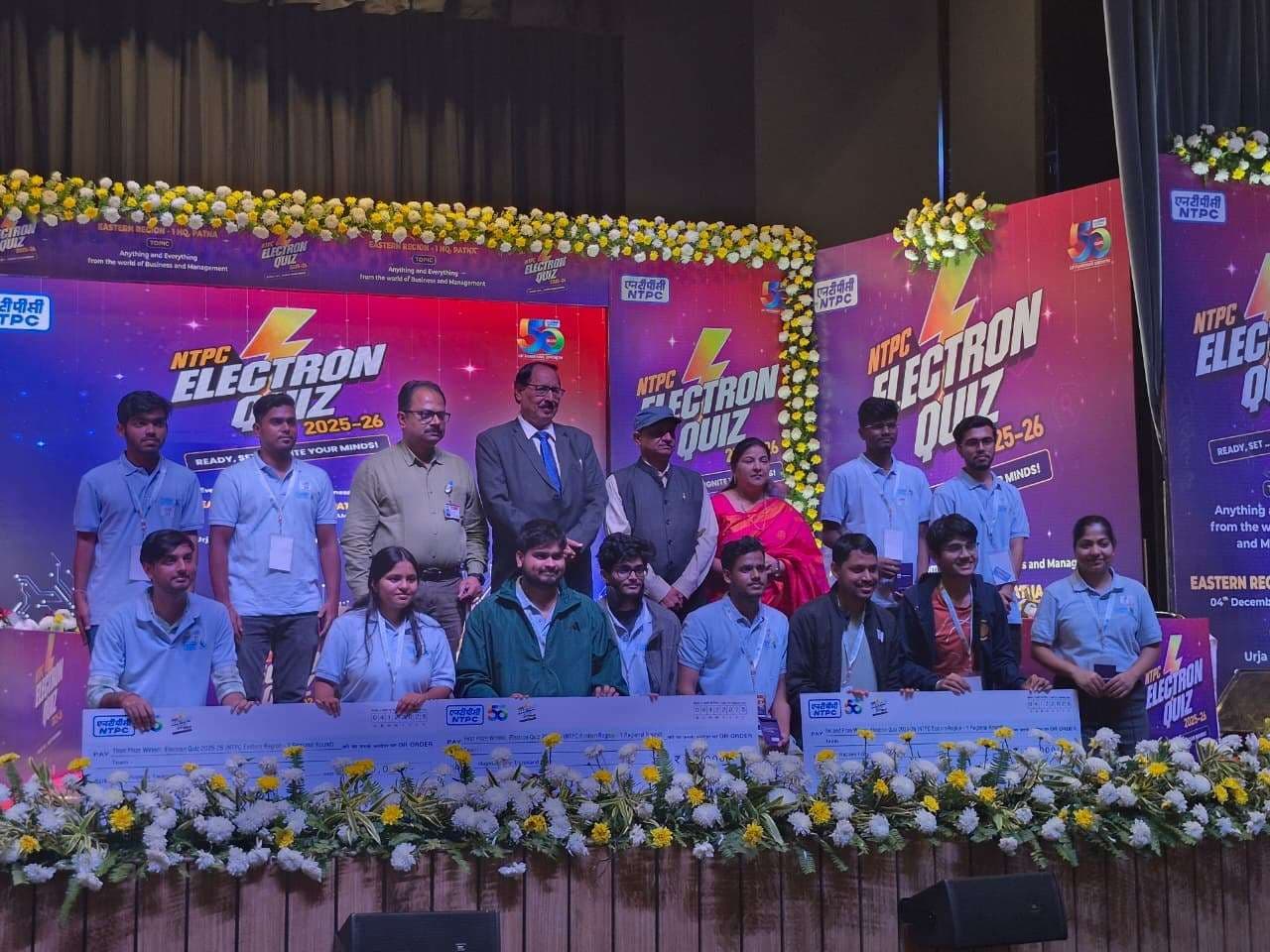 hajipur news. शिवानी व अमन को एनटीपीसी इलेक्ट्रॉन क्विज में मिला तीसरा स्थान