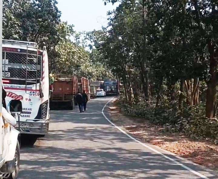 गंगटा जंगल में लगा महाजाम, कई यात्रियों की छूटी ट्रेनें