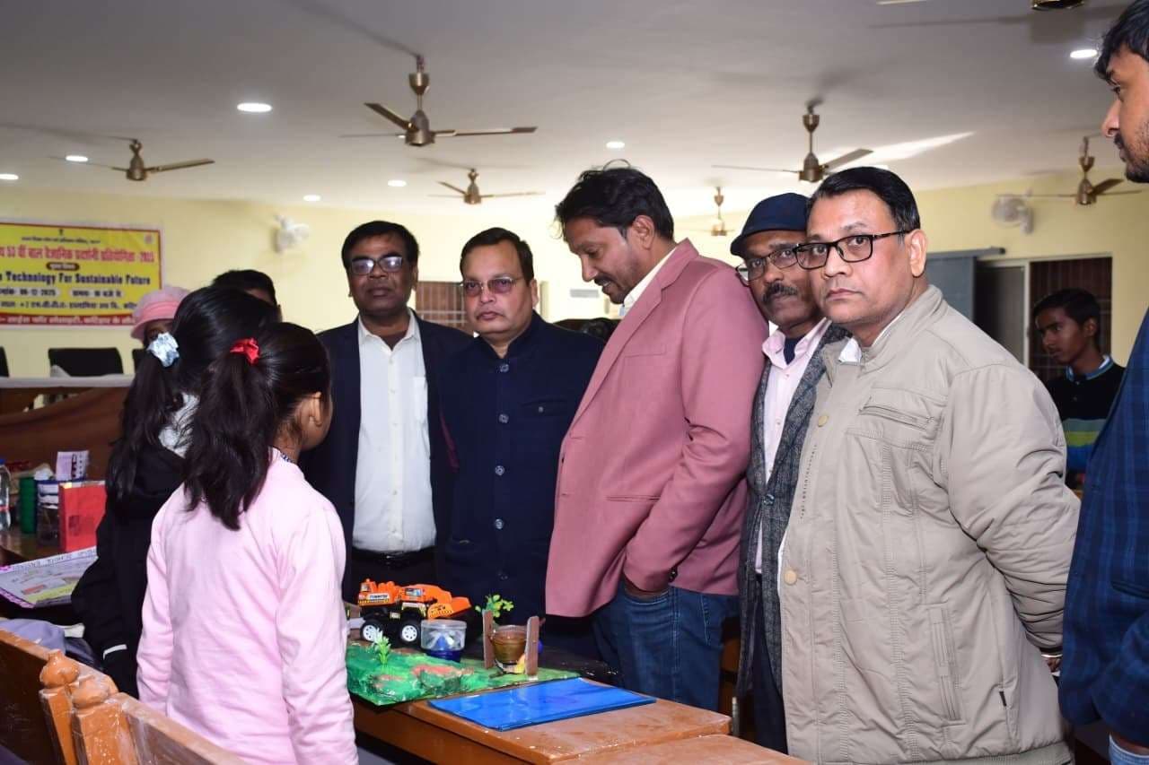 53वीं जिला स्तरीय बाल वैज्ञानिक प्रदर्शनी मेला में बच्चों ने दिखाए नवाचार