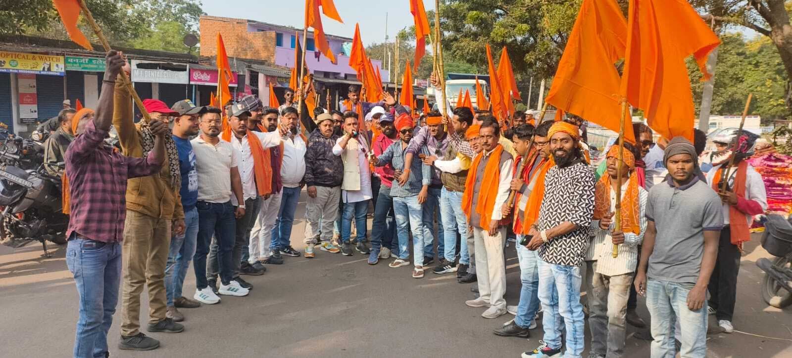 शौर्य दिवस पर निकली शोभायात्रा