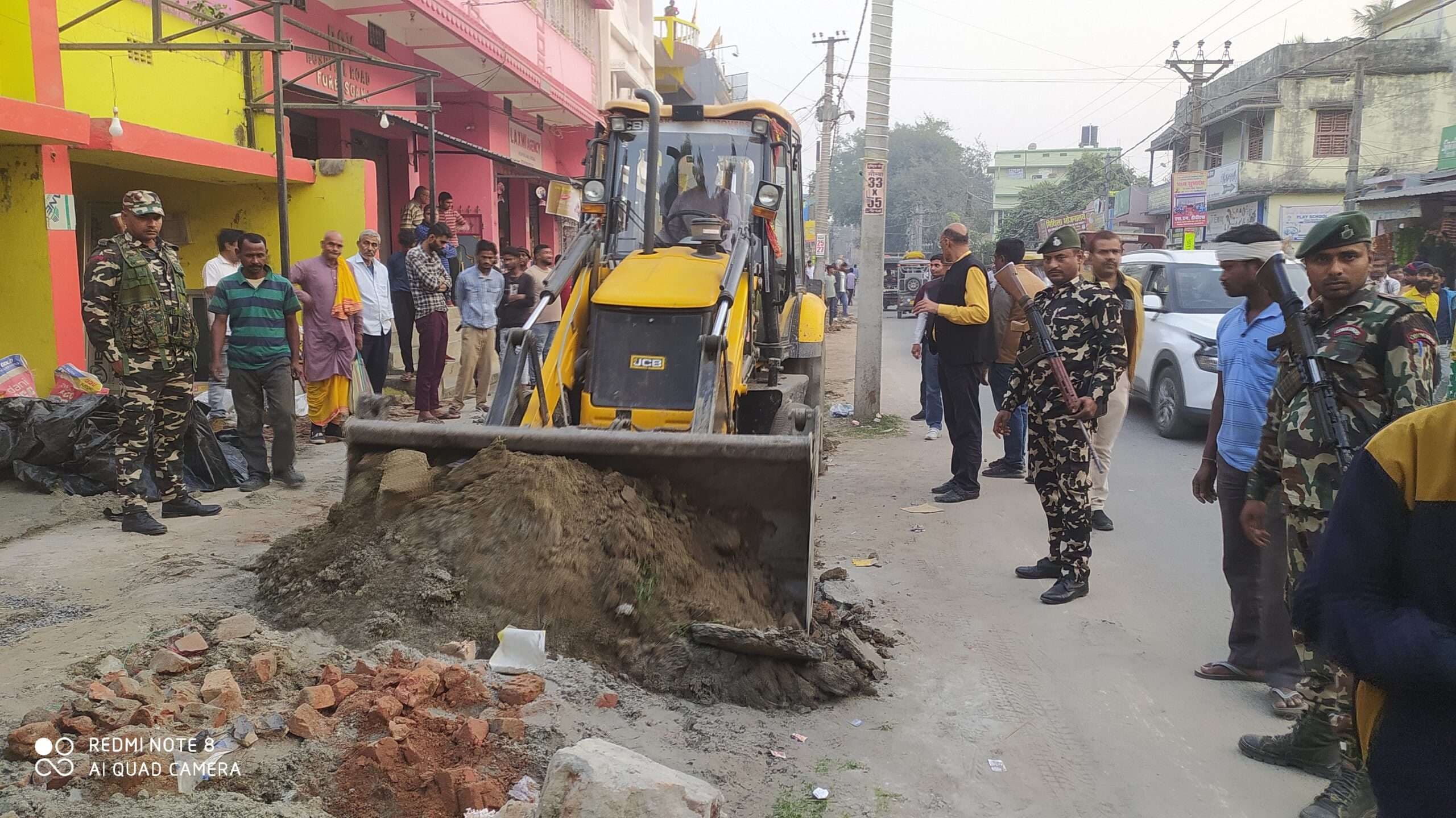 अतिक्रमण पर नप ने चलाया बुलडोजर