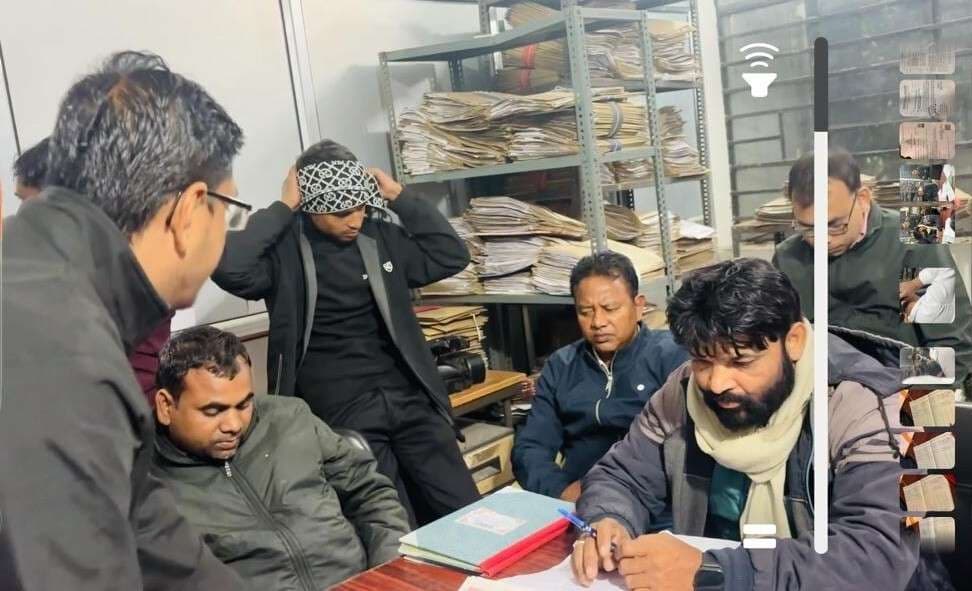 बीओक्यू खरीदने गये संवेदकों को बैठा कर रखा, समय खत्म होने के बाद लौटाया