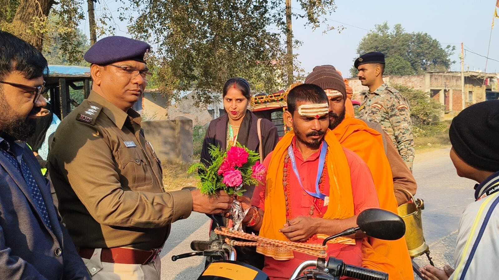 सड़क सुरक्षा अभियान के तहत निकाली जागरूकता रैली