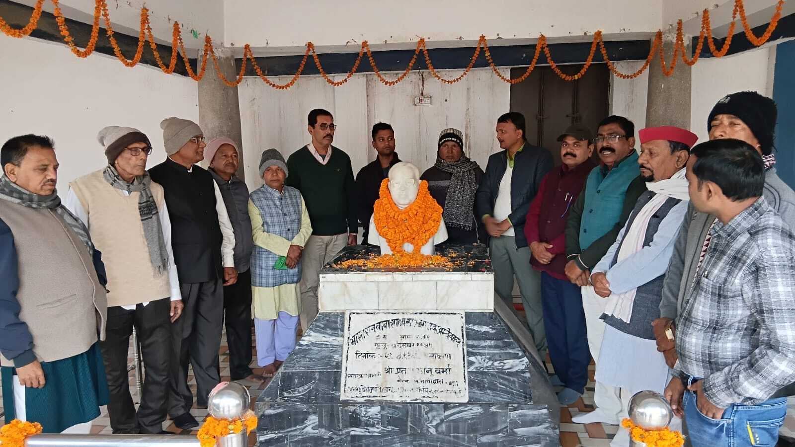 Madhubani News : बाबा साहेब डॉ. भीमराव आंबेडकर का परिनिर्वाण दिवस मना