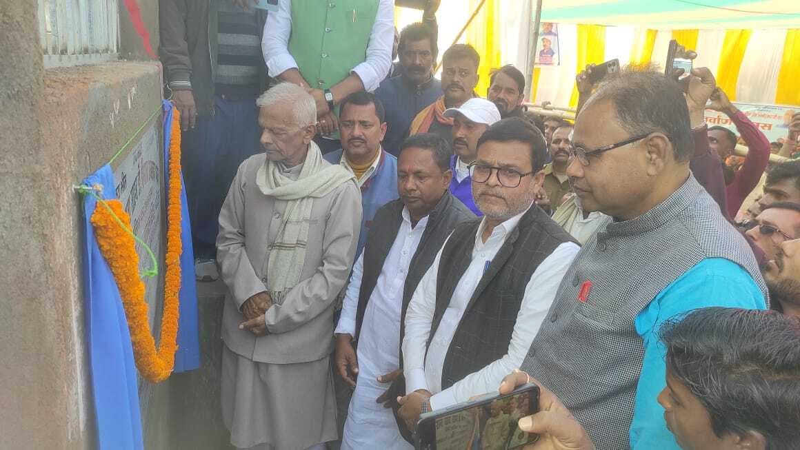 विधायक ने किया डॉ भीमराव आंबेडकर की मूर्ति का अनावरण