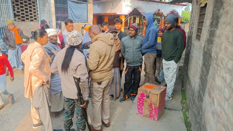 सैदपुर पश्चिम टोला शिव मंदिर से अज्ञात चोरों ने दान पेटी से चुराये रुपये