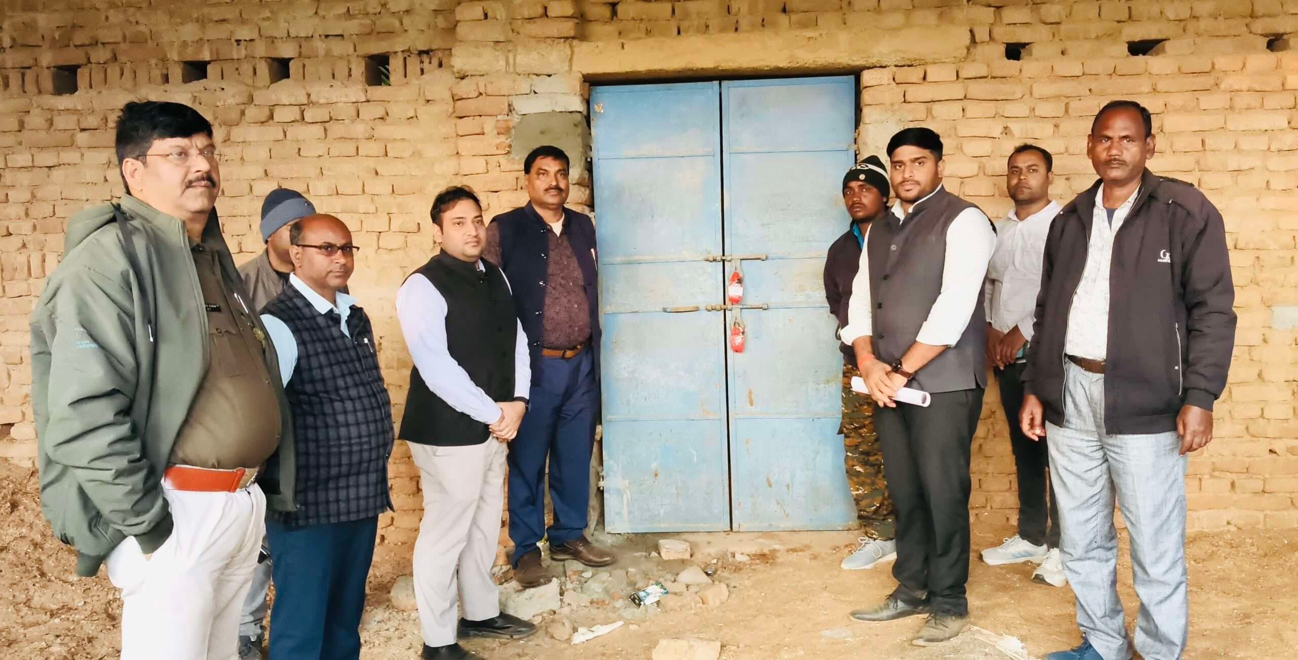 Giridih News :केवटाटांड़ में माइका गोदामों को किया गया सील