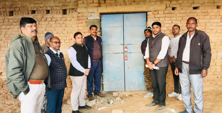 Giridih News :केवटाटांड़ में माइका गोदामों को किया गया सील