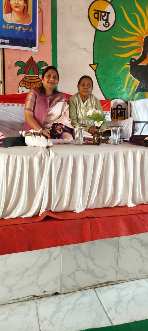 Seraikela Kharsawan News : स्वयं पर भरोसा रखकर आगे बढ़ें, सफल होंगे : छुटनी महतो