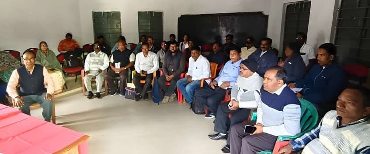 Seraikela Kharsawan News : शैक्षणिक सुधार में शिक्षकों की भूमिका महत्वपूर्ण