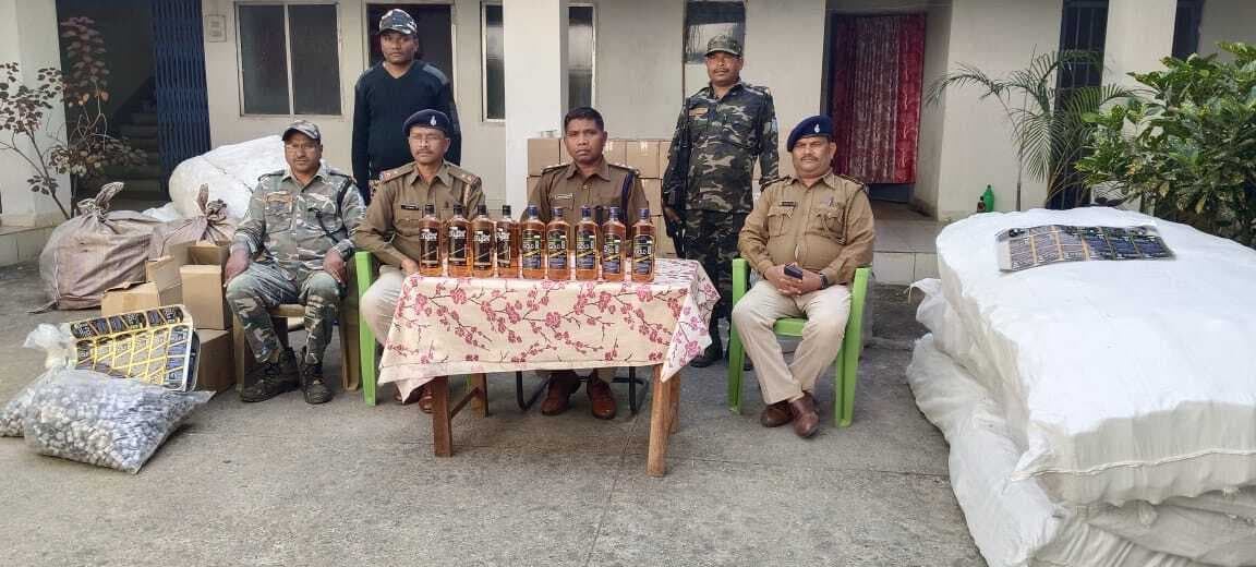 Chaibasa News : कुचाई के लोप्सो जंगल में मिनी शराब फैक्ट्री का हुआ भंडाफोड़