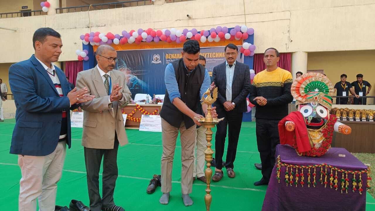 East Singhbhum News : विवेकानंद इंग्लिश स्कूल बना विजेता