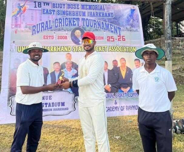 East Singhbhum News : घाटशिला ए को हराकर राखा की टीम बनी विजेता, आशीष मैन ऑफ द मैच