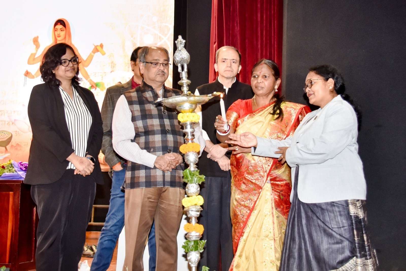 Dhanbad News: पर्यावरण संरक्षण जीवन की प्राथमिक जिम्मेदारी : जमुना टुडू