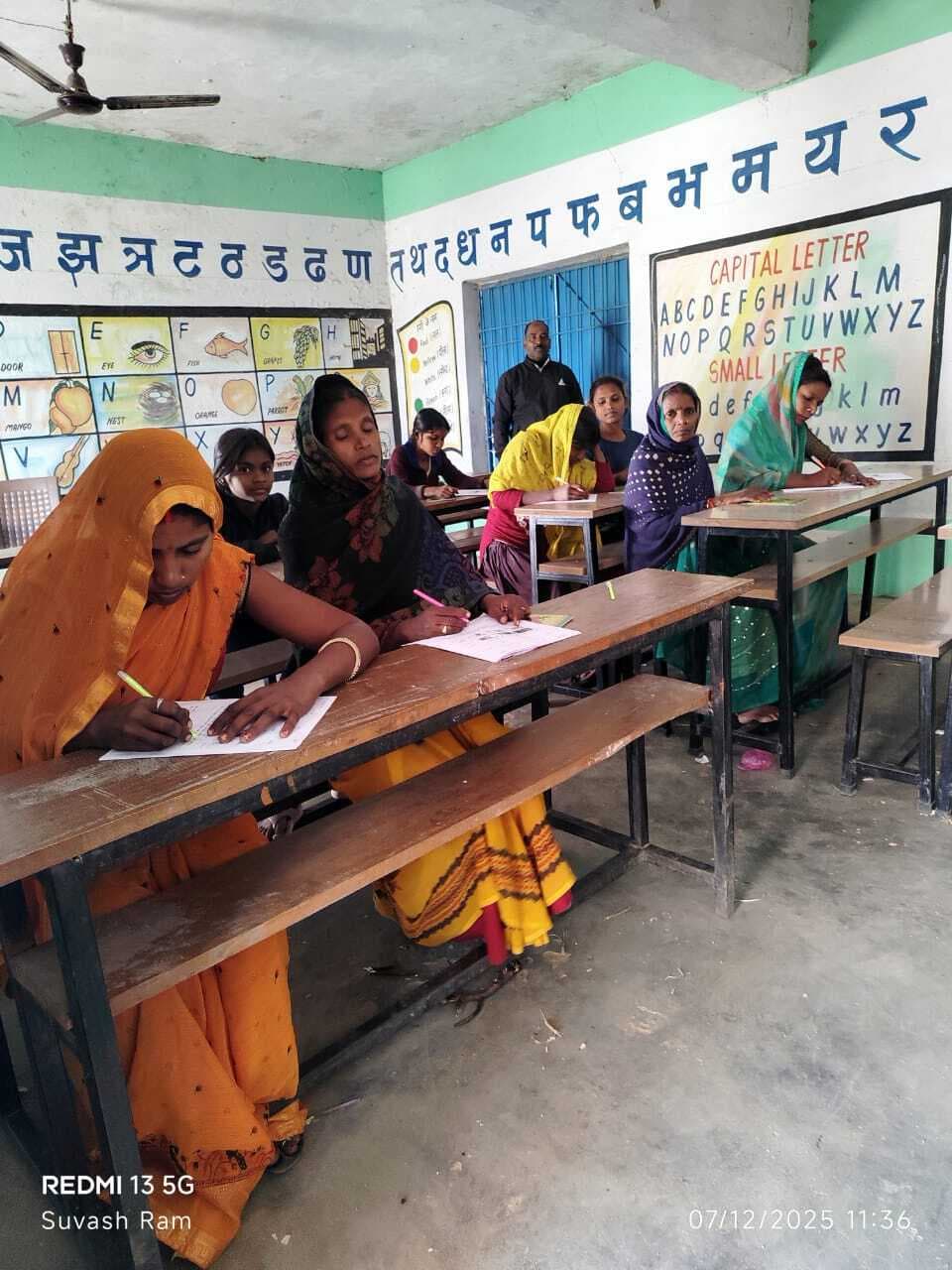 चार केंद्रों पर हुई बुनियादी साक्षरता परीक्षा