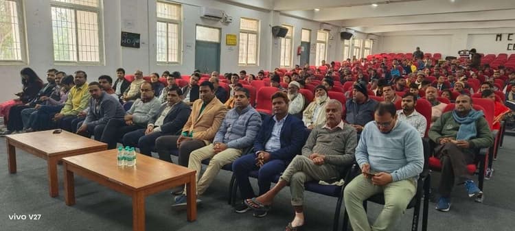 Motihari : मोतिहारी कॉलेज ऑफ इंजीनियरिंग में अभिभावक -शिक्षक बैठक आयोजित