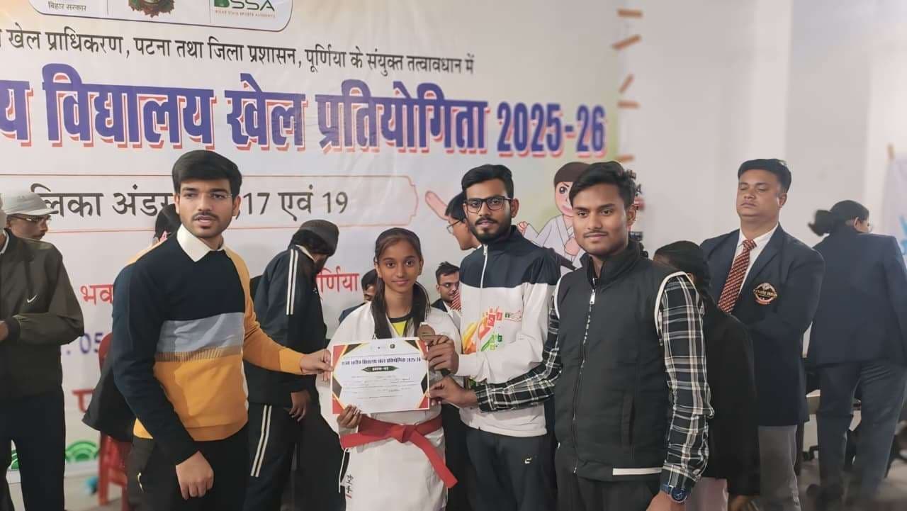 Motihari : ढाका की कराटे खिलाड़ी रश्मि ने जीता गोल्ड मेडल