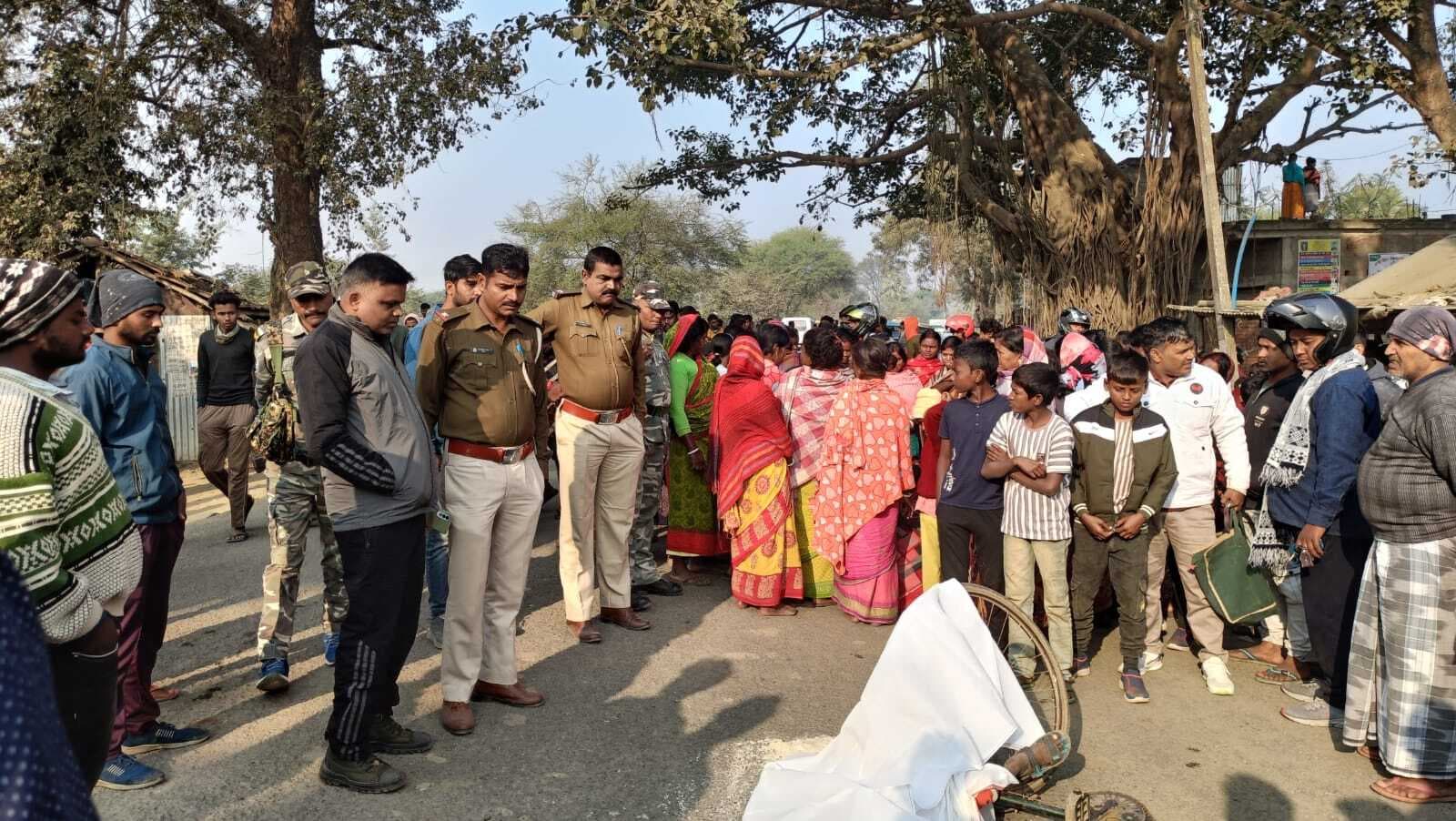 10 वर्षीय बच्चे को भारी वाहन ने कुचला, मौत के बाद भड़का आक्रोश, सड़क जाम