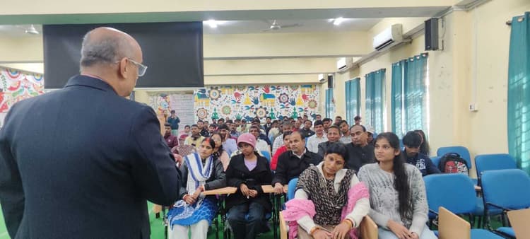 सुपौल इंजीनियरिंग कॉलेज में पेरेंट्स फैकल्टी मीटिंग आयोजित, बड़ी संख्या में अभिभावकों ने लिया भाग