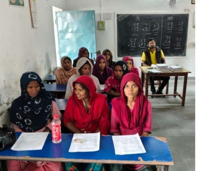 उत्सवी माहौल में बुनियादी साक्षरता परीक्षा संपन्न