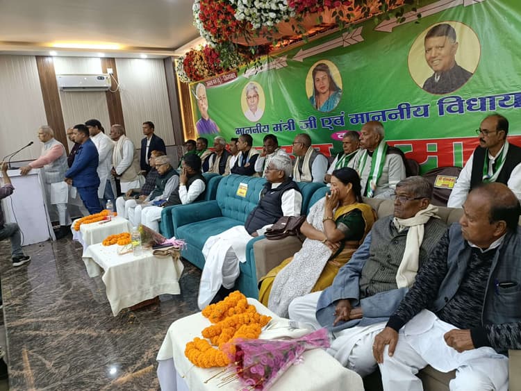 पार्टी मां होती है, कार्यकर्ता उसके पुत्र : बिजेंद्र