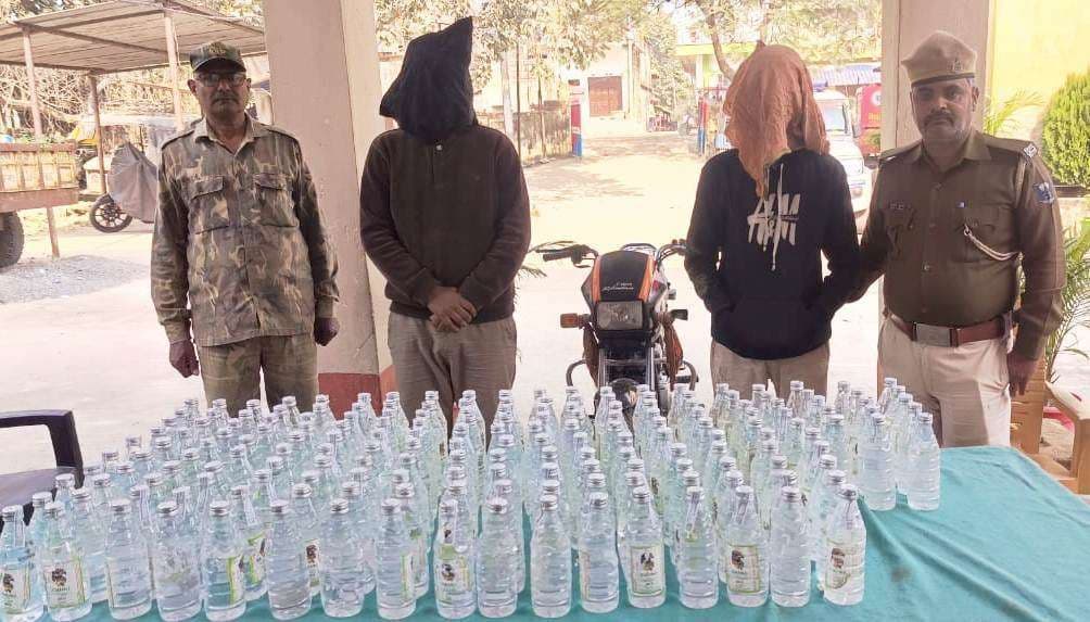 185 बोतल शराब के साथ दो गिरफ्तार, बाइक  जब्त