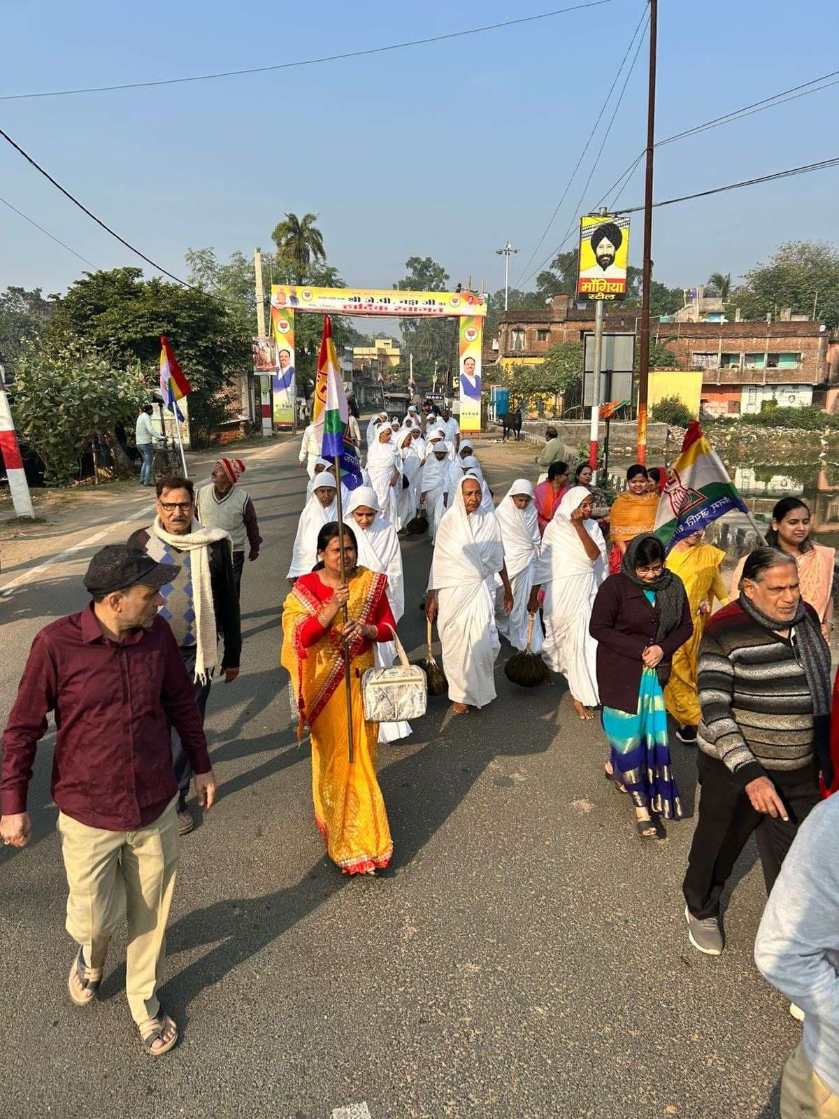 Deoghar News : आर्यिका संघ का आगमन, जैन समाज ने निकाला भव्य जुलूस