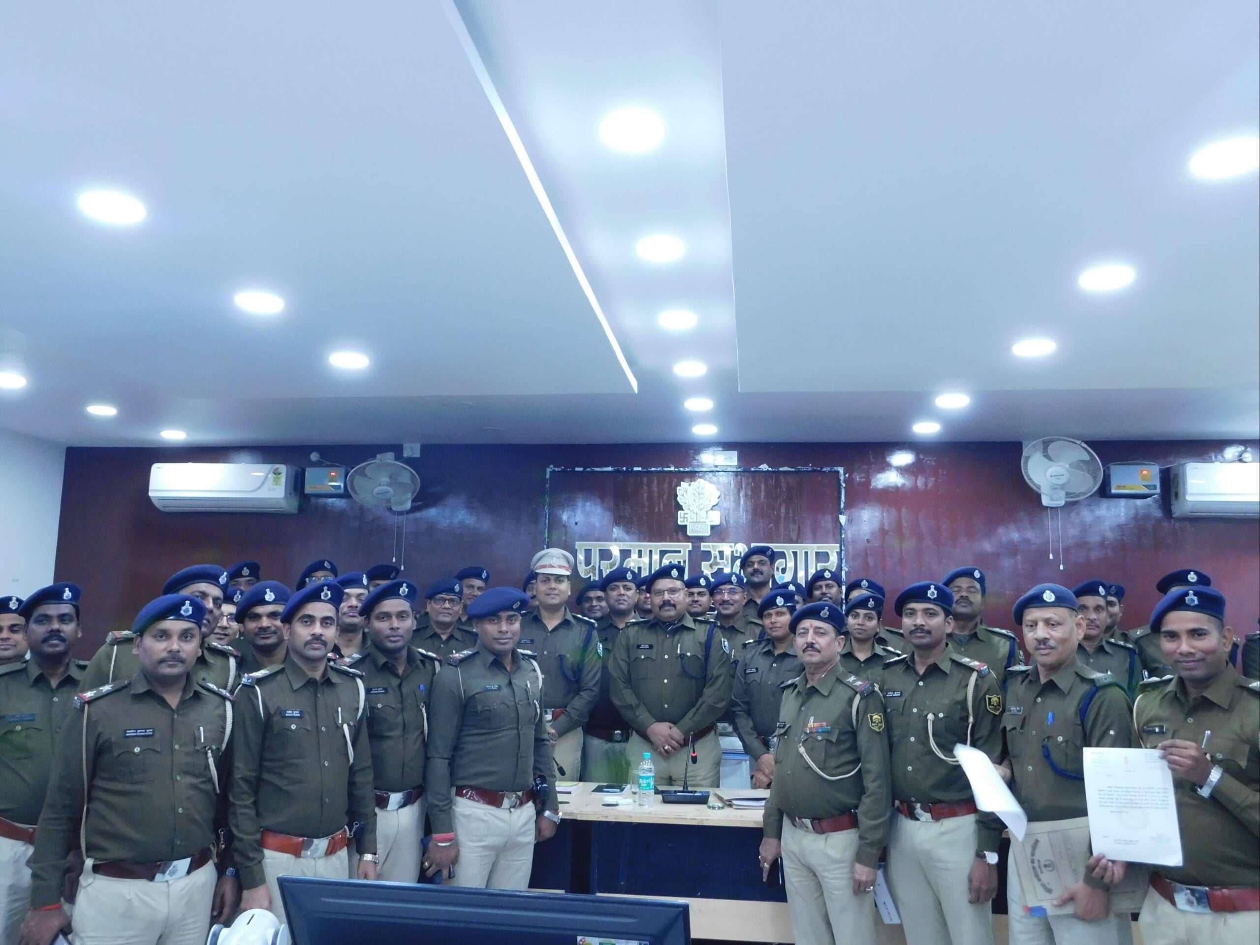 विस चुनाव में उत्कृष्ट कार्य करने वाले पुलिस कर्मी हुए सम्मानित