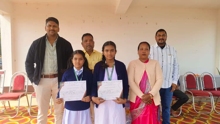 उत्कृष्ट प्रदर्शन करनेवाले छात्र-छात्राएं हुए सम्मानित