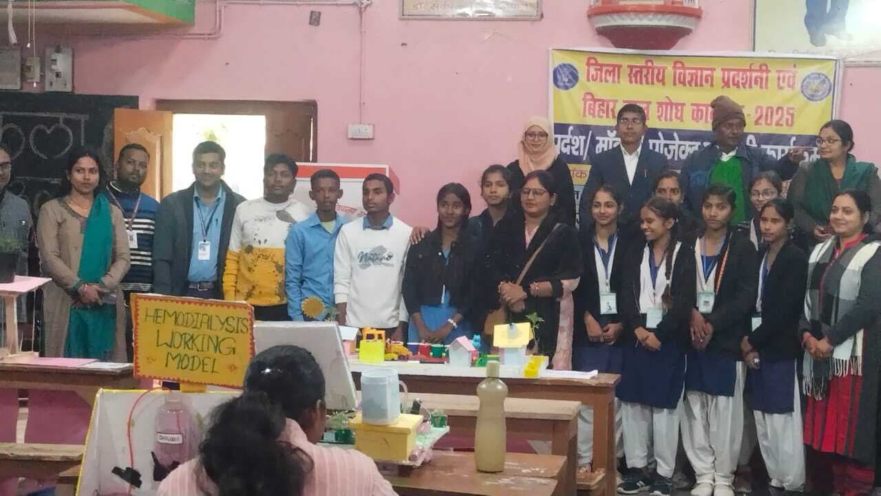 जिला स्तरीय विज्ञान प्रदर्शनी में छात्र -छात्राओ ने प्रस्तुत किया मॉडल