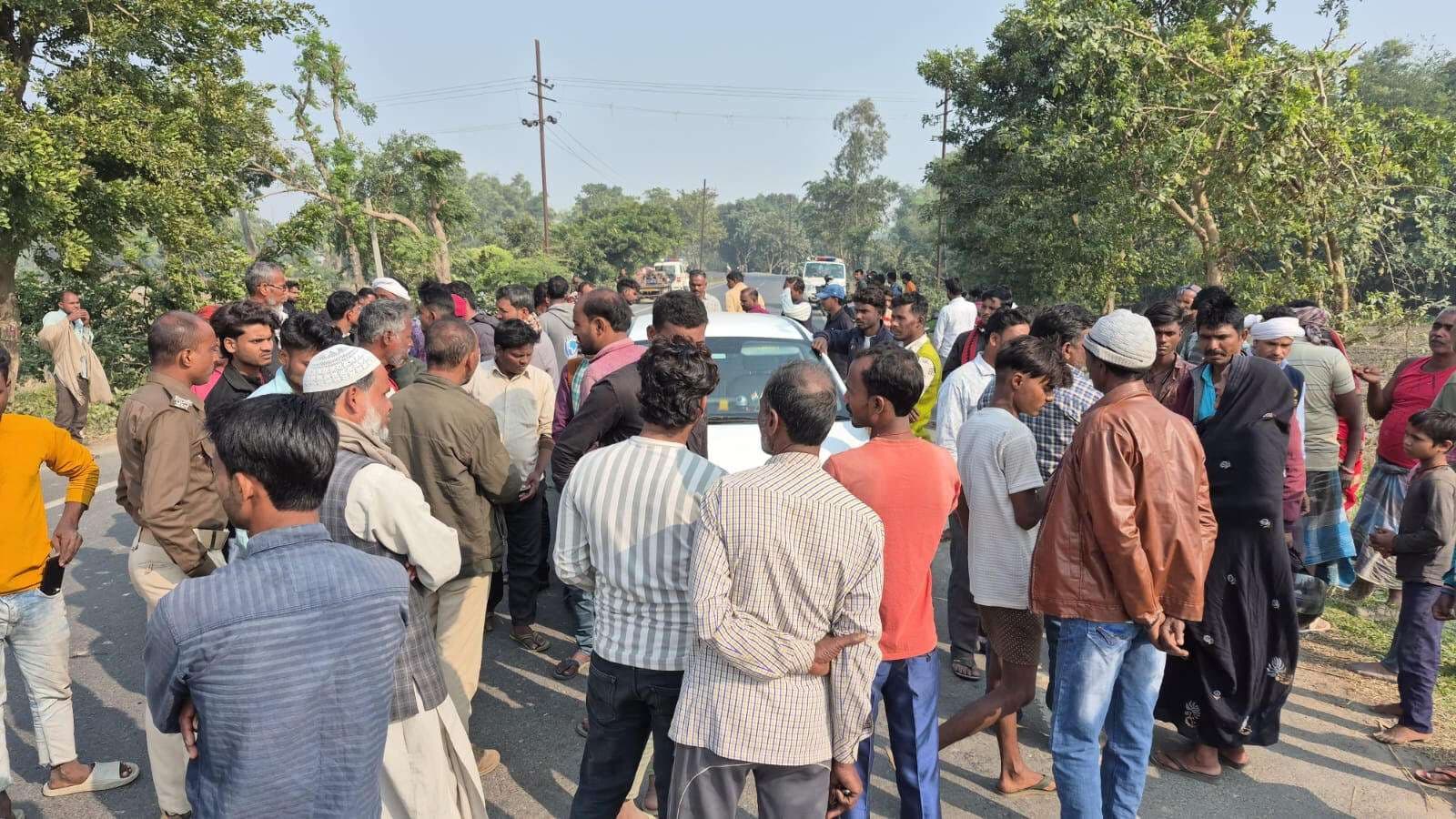 कार व बाइक की टक्कर में दो घायल