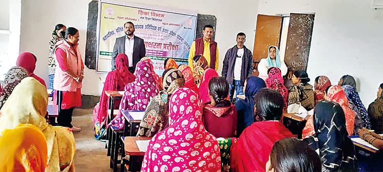 जिले के 176 संकुल केंद्रों पर 26874 नवसाक्षर महिलाओं ने दी बुनियादी साक्षरता परीक्षा