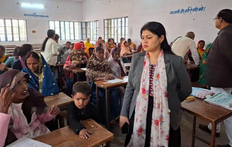 sasaram News : 28 हजार से अधिक नवसाक्षर महिलाओं ने दी परीक्षा