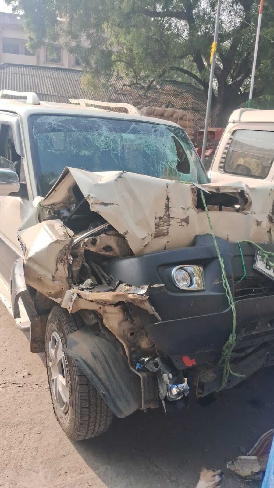 sasaram News : स्काॅर्पियो ने धान लदे ट्रैक्टर ट्राॅली में मारी टक्कर, मजदूर की मौत, पांच घायल