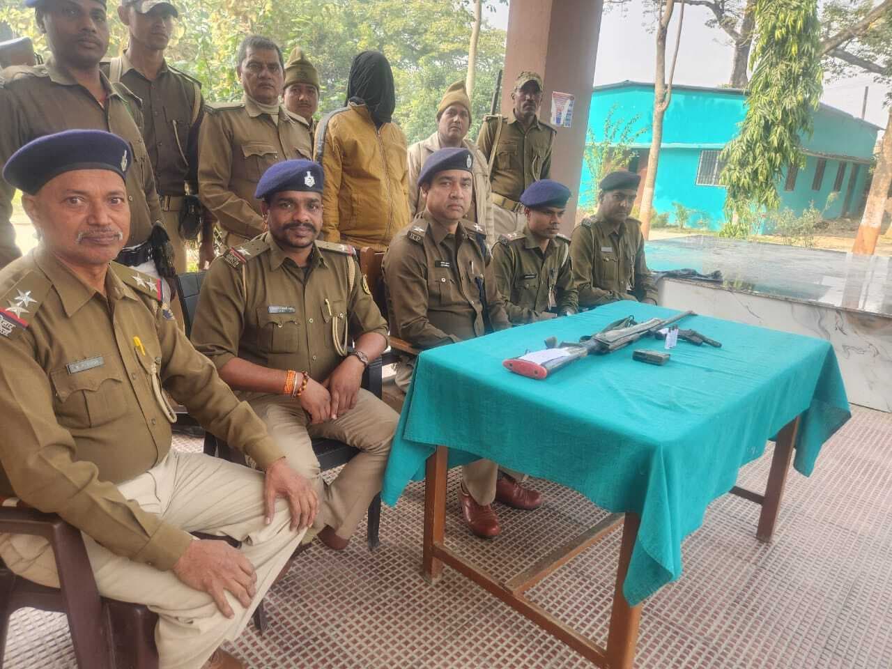 कौशल सिंह हत्याकांड का फरार आरोपित धराया, रायफल, एक कट्टा व कारतूस बरामद